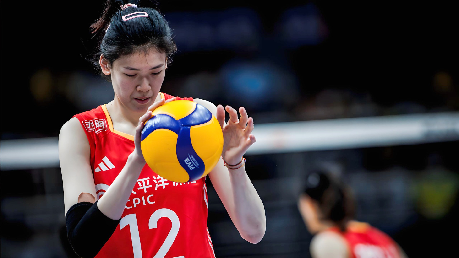 篮网观众热烈欢呼!,Doinb迎来二十赛季出色发挥热度持续攀升