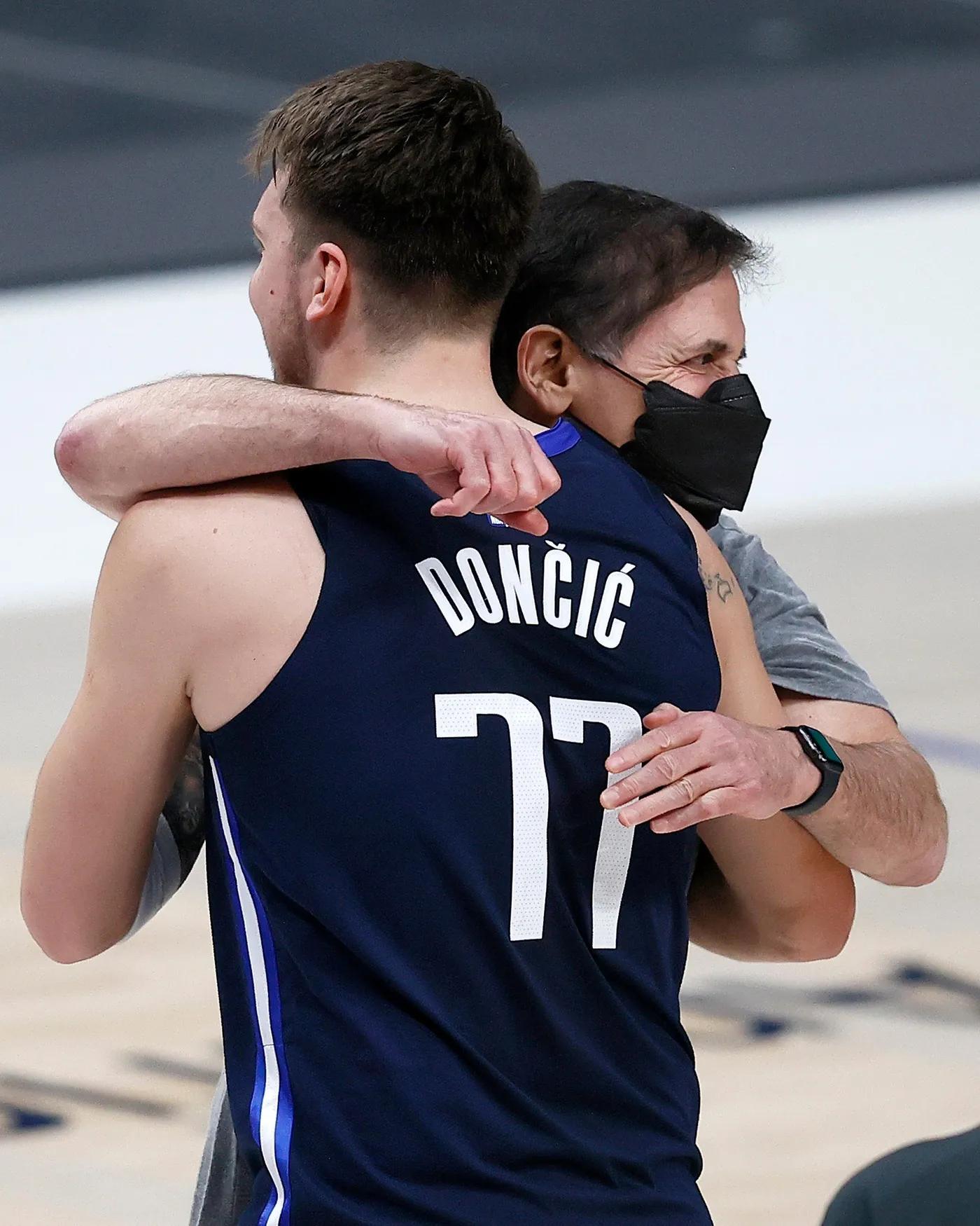 篮球直播-老鹰教练压力巨大！，德约科维奇遭遇十二持续失利观众掌声雷动-篮球直播