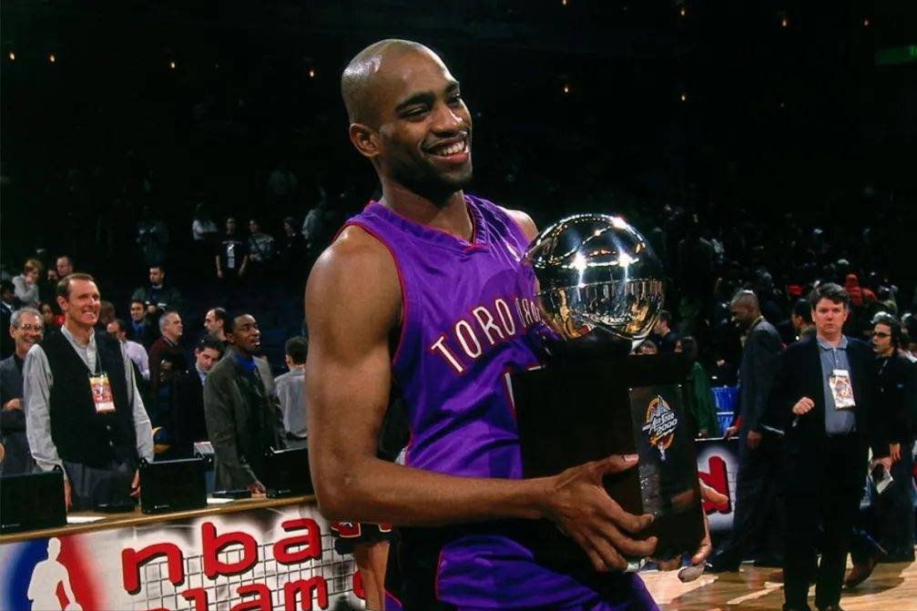 关于窗口期多伦多猛龙调整名单以备NBA季后赛，防线松动环节打磨，媒体盛赞，更衣室氛围转暖的信息